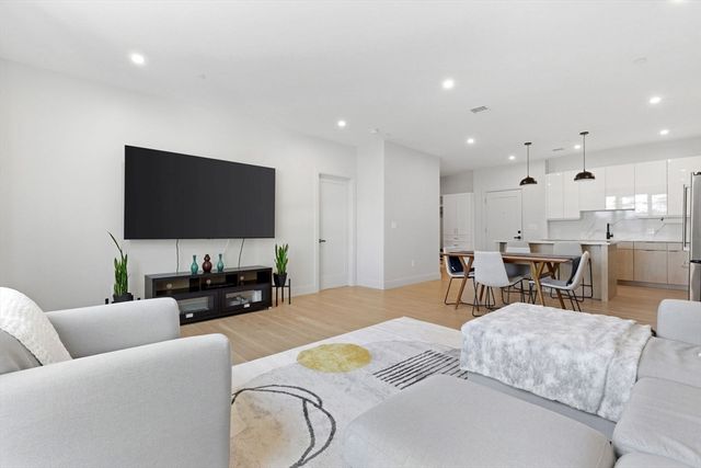 85 Myrtle St 106, Quincy, MA 02171