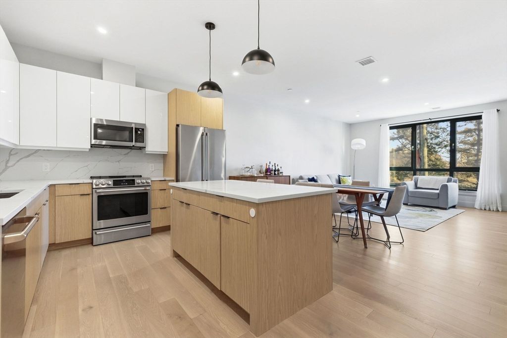 85 Myrtle St 106, Quincy, MA 02171