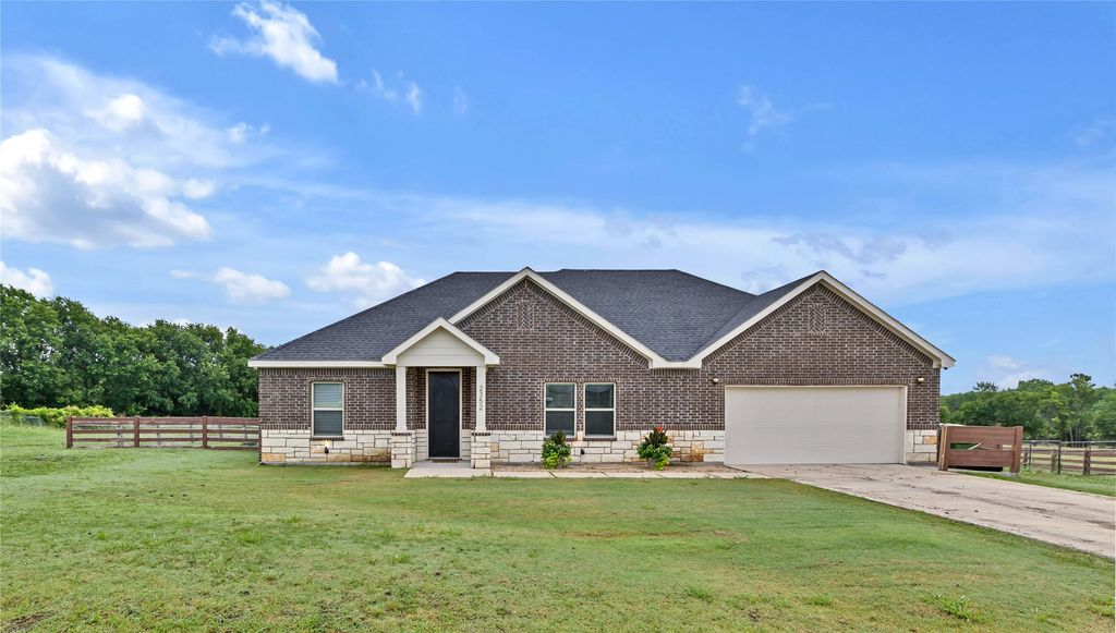 2352 Wynchase Lane, Crandall, TX 75114