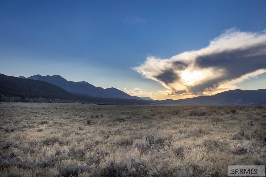 Image 6 of property listing at 3721 Fisher Pointe Drive, Island Park, ID 83429