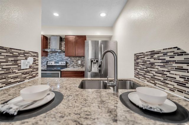 10555 Turtlewood Court 414, Houston, TX 77072