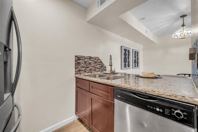 10555 Turtlewood Court 414, Houston, TX 77072