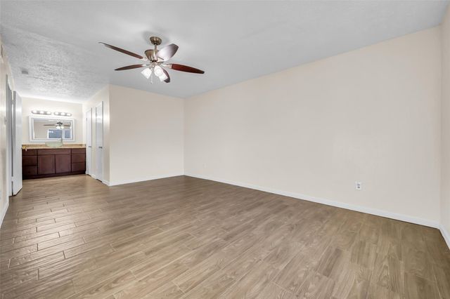 10555 Turtlewood Court 414, Houston, TX 77072