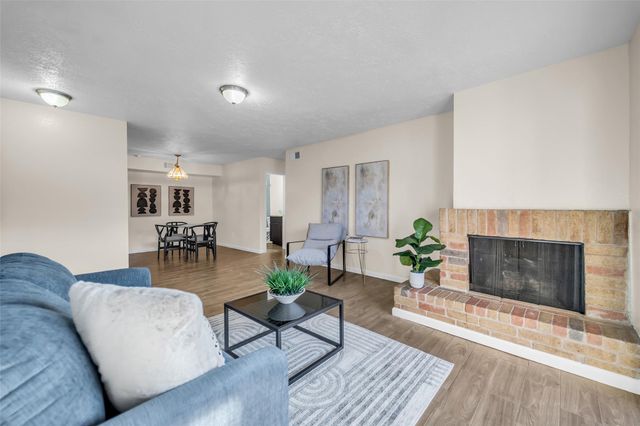 10555 Turtlewood Court 414, Houston, TX 77072