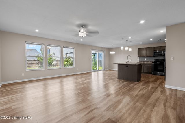 216 Round Rock Dr, Shepherdsville, KY 40165