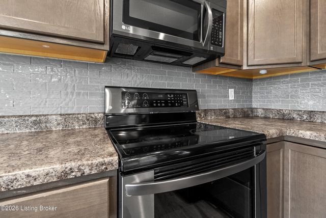 216 Round Rock Dr, Shepherdsville, KY 40165
