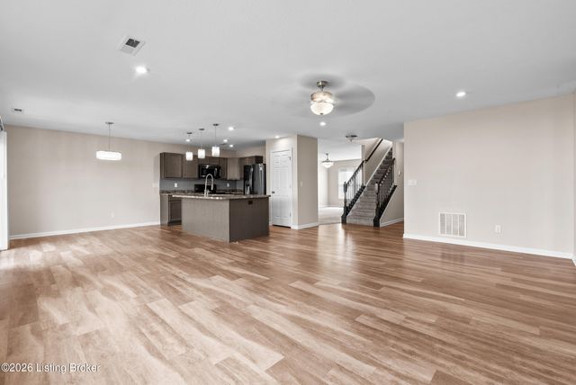 216 Round Rock Dr, Shepherdsville, KY 40165