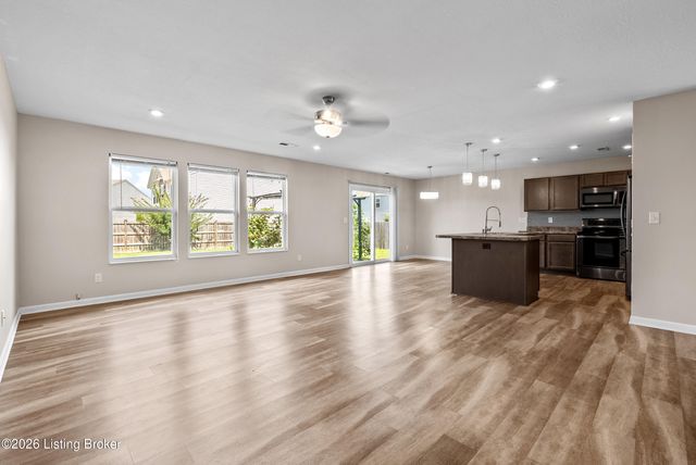 216 Round Rock Dr, Shepherdsville, KY 40165