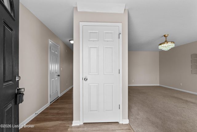 216 Round Rock Dr, Shepherdsville, KY 40165