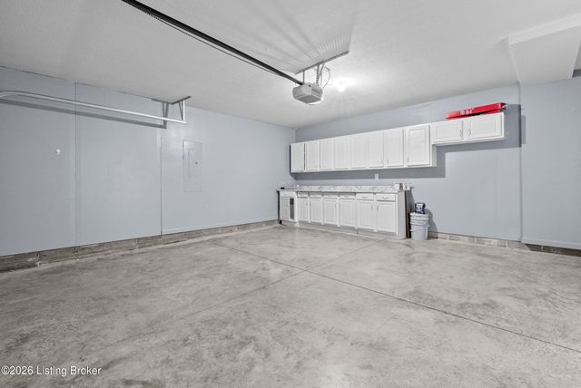 216 Round Rock Dr, Shepherdsville, KY 40165