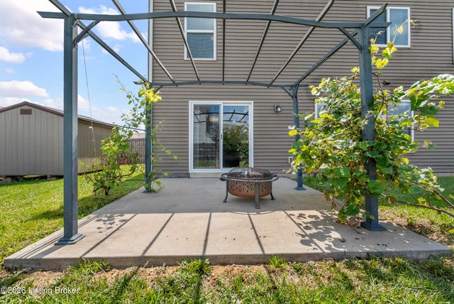 216 Round Rock Dr, Shepherdsville, KY 40165