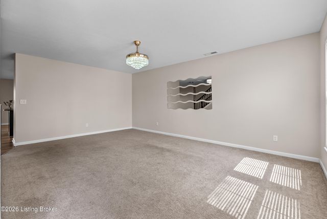 216 Round Rock Dr, Shepherdsville, KY 40165