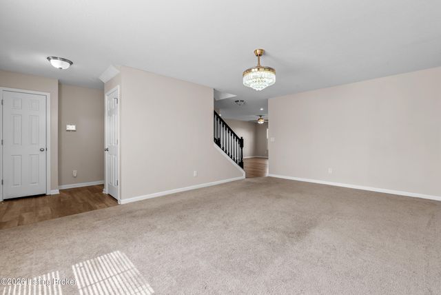 216 Round Rock Dr, Shepherdsville, KY 40165