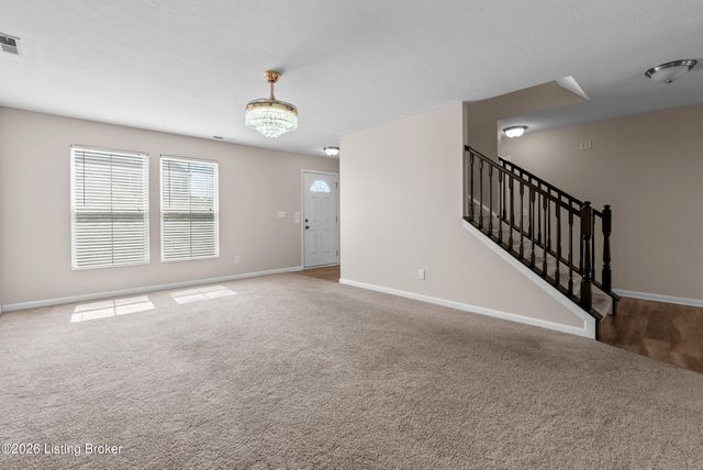 216 Round Rock Dr, Shepherdsville, KY 40165