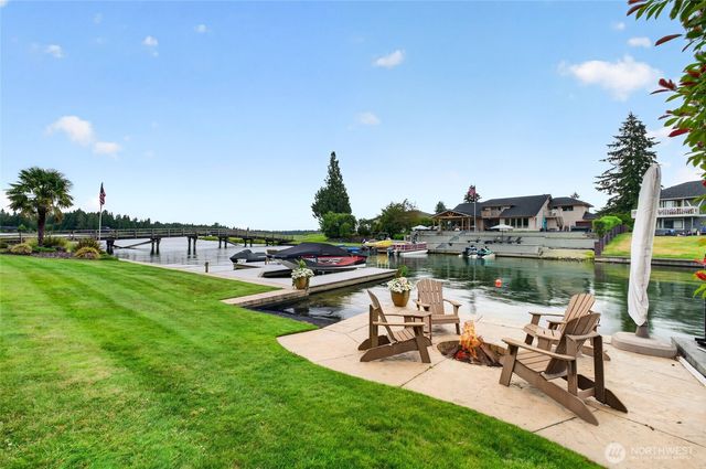 20208 Island Parkway East, Lake Tapps, WA 98391