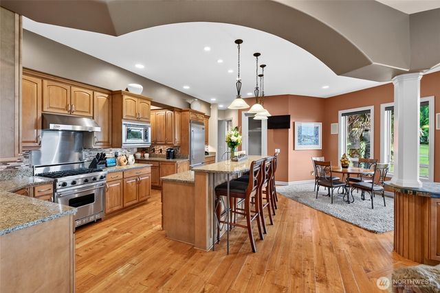 20208 Island Parkway East, Lake Tapps, WA 98391