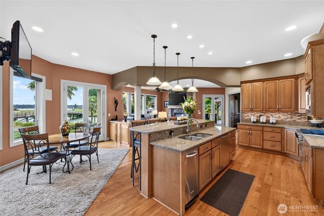 20208 Island Parkway East, Lake Tapps, WA 98391