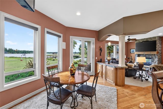 20208 Island Parkway East, Lake Tapps, WA 98391