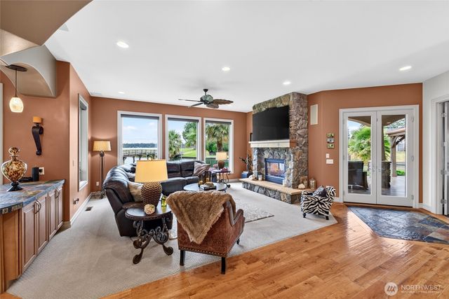 20208 Island Parkway East, Lake Tapps, WA 98391