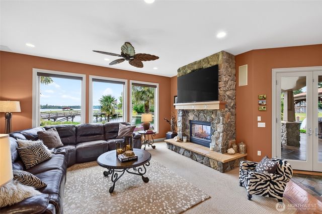 20208 Island Parkway East, Lake Tapps, WA 98391