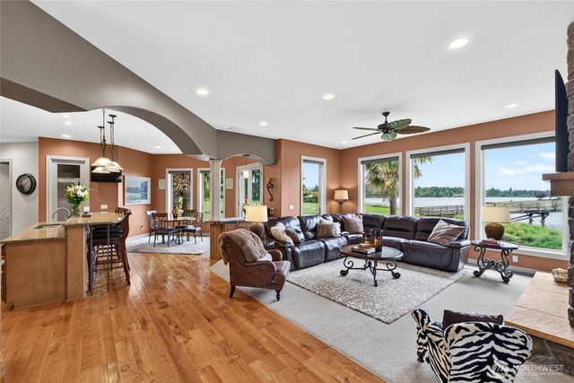 20208 Island Parkway East, Lake Tapps, WA 98391