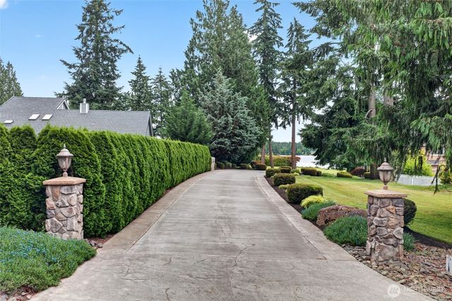 20208 Island Parkway East, Lake Tapps, WA 98391