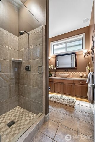 20208 Island Parkway East, Lake Tapps, WA 98391