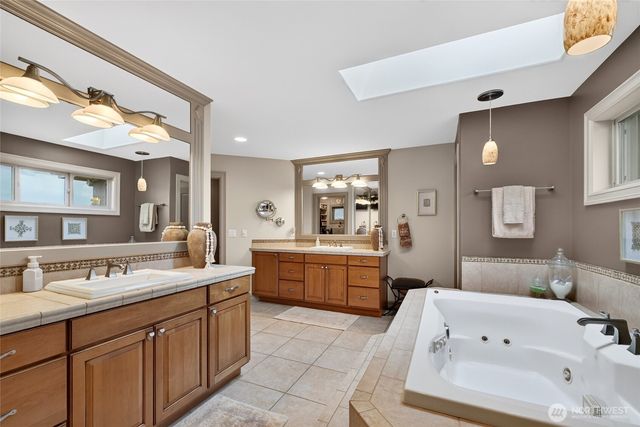 20208 Island Parkway East, Lake Tapps, WA 98391