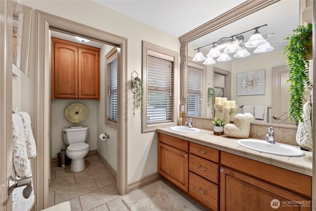 20208 Island Parkway East, Lake Tapps, WA 98391