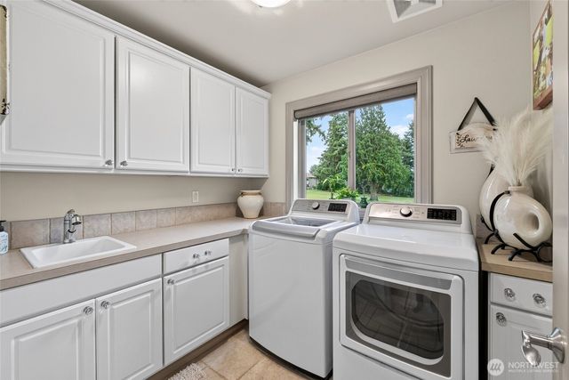 20208 Island Parkway East, Lake Tapps, WA 98391