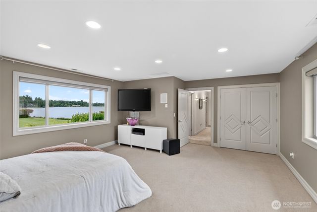 20208 Island Parkway East, Lake Tapps, WA 98391