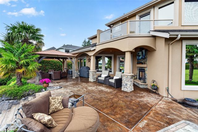 20208 Island Parkway East, Lake Tapps, WA 98391
