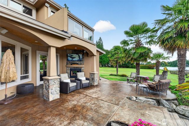 20208 Island Parkway East, Lake Tapps, WA 98391