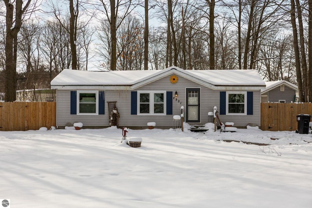 4321 Hickory Drive, Traverse City, MI 49684