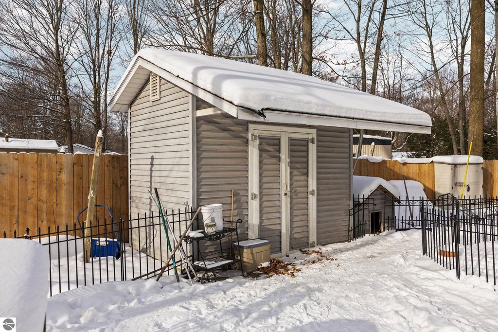 Image 3 of property listing at 4321 Hickory Drive, Traverse City, MI 49684