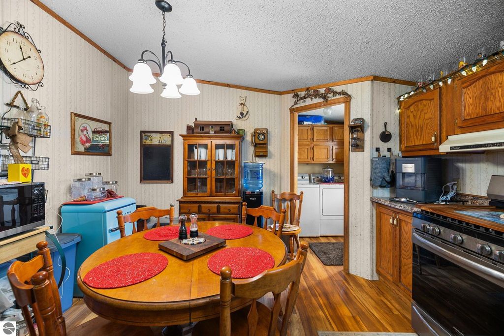 Image 7 of property listing at 4321 Hickory Drive, Traverse City, MI 49684