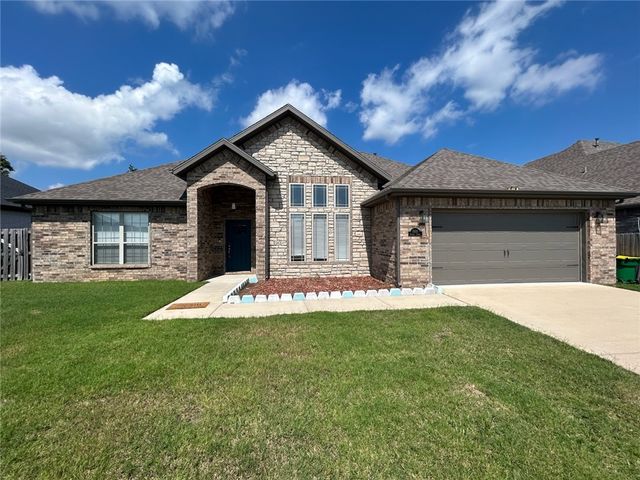 1930 Sunrise Circle, Centerton, AR 72719
