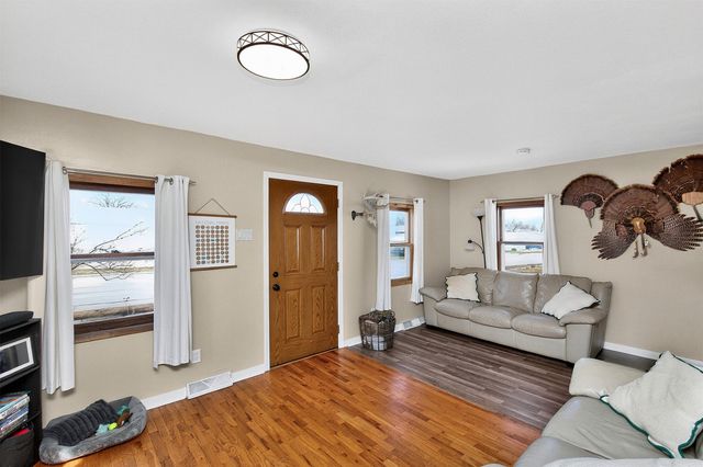 513 E 2nd Avenue, Indianola, IA 50125