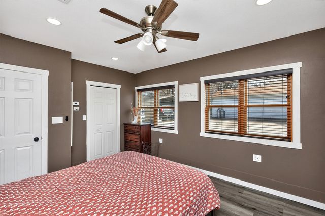 513 E 2nd Avenue, Indianola, IA 50125