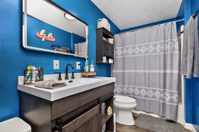 513 E 2nd Avenue, Indianola, IA 50125