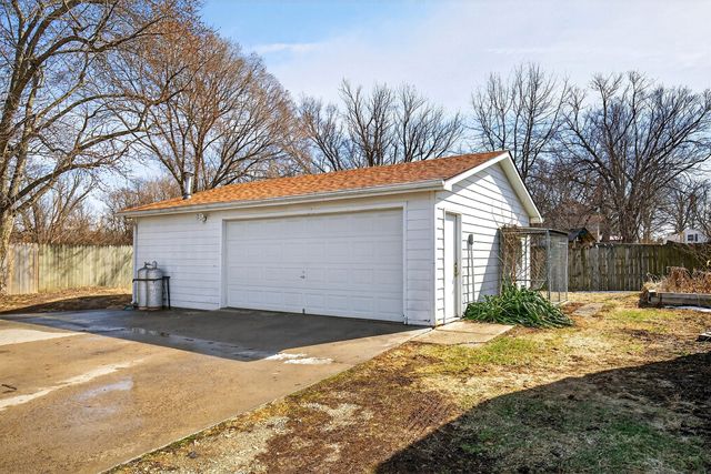 513 E 2nd Avenue, Indianola, IA 50125