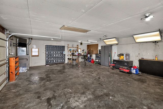 513 E 2nd Avenue, Indianola, IA 50125