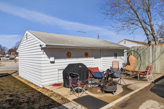 513 E 2nd Avenue, Indianola, IA 50125