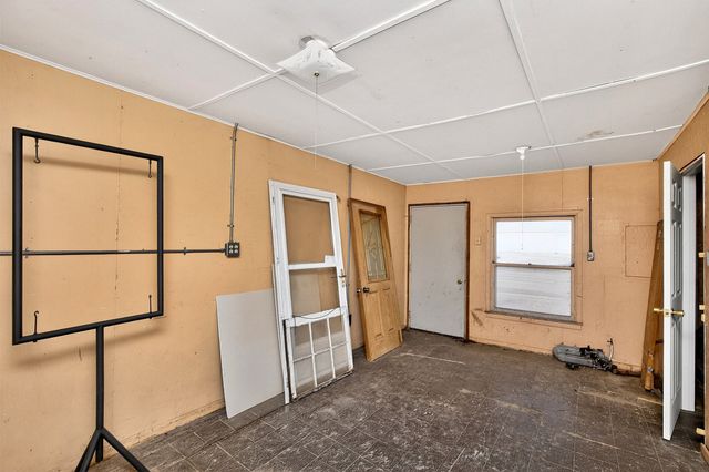 513 E 2nd Avenue, Indianola, IA 50125