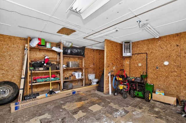 513 E 2nd Avenue, Indianola, IA 50125