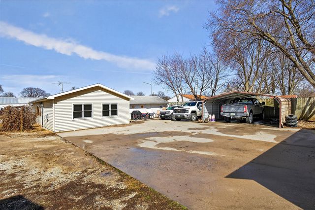 513 E 2nd Avenue, Indianola, IA 50125