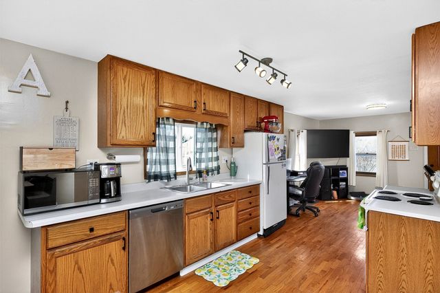 513 E 2nd Avenue, Indianola, IA 50125