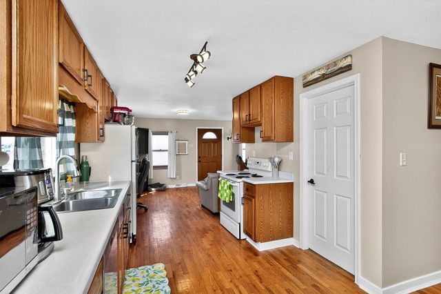 513 E 2nd Avenue, Indianola, IA 50125