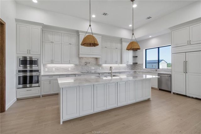 4558 Hicks Lane, Bryan, TX 77845