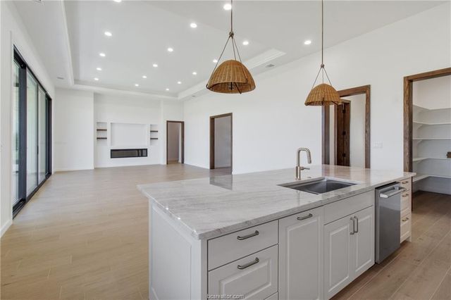 4558 Hicks Lane, Bryan, TX 77845